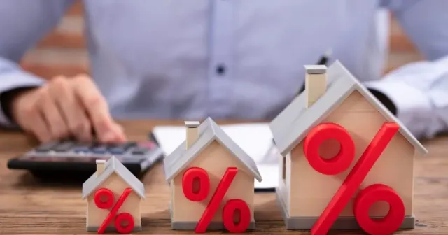 Hypotéky v USA opäť zdraželi: úrok pri 30-ročnej fixácii vyskočil na 7,40 %
