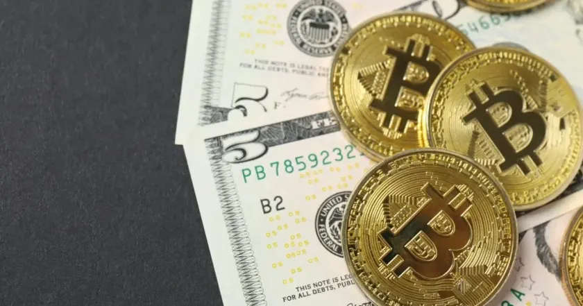 Bitcoin sa prepadol pod 81-tisíc dolárov, ropa zdražuje